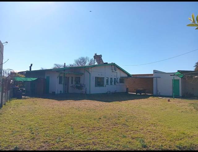 3 BEDROOM HOUSE FOR SALE IN VANDERBIJLPARK CE 2..
